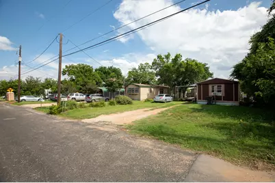 613 Mustang St, Fredericksburg, TX 78624 - Photo 13