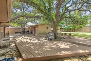 607 Franklin, Fredericksburg, TX 78624 - Photo 7