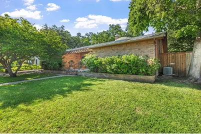 607 Franklin, Fredericksburg, TX 78624 - Photo 3