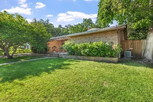 607 Franklin, Fredericksburg, TX 78624 - Photo 3