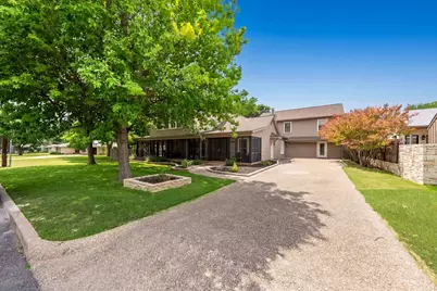 306 S Acorn St, Fredericksburg, TX 78624 - Photo 5