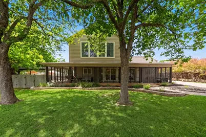 306 S Acorn St, Fredericksburg, TX 78624 - Photo 3