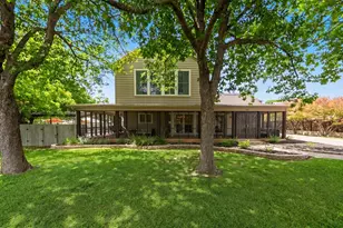 306 S Acorn St, Fredericksburg, TX 78624 - Photo 3