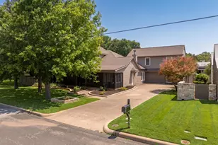 306 S Acorn St, Fredericksburg, TX 78624 - Photo 5