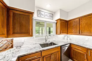 306 S Acorn St, Fredericksburg, TX 78624 - Photo 13