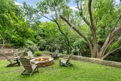 406 W Schubert St, Fredericksburg, TX 78624 - Photo 3