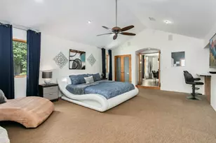 406 W Schubert St, Fredericksburg, TX 78624 - Photo 11