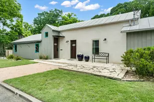 406 W Schubert St, Fredericksburg, TX 78624 - Photo 1
