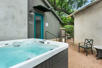 406 W Schubert St, Fredericksburg, TX 78624 - Photo 5