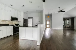 218 E Creekview Dr, Fredericksburg, TX 78624 - Photo 7
