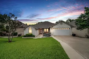 218 E Creekview Dr, Fredericksburg, TX 78624 - Photo 1