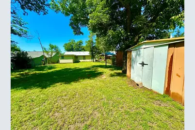 106 W Burbank St, Fredericksburg, TX 78624 - Photo 21