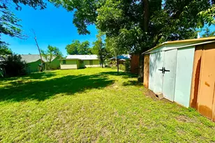 106 W Burbank St, Fredericksburg, TX 78624 - Photo 21