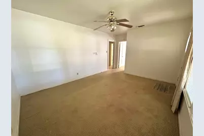 106 W Burbank St, Fredericksburg, TX 78624 - Photo 5