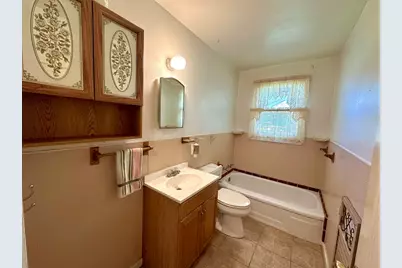 106 W Burbank St, Fredericksburg, TX 78624 - Photo 9