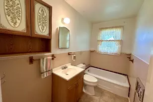 106 W Burbank St, Fredericksburg, TX 78624 - Photo 9