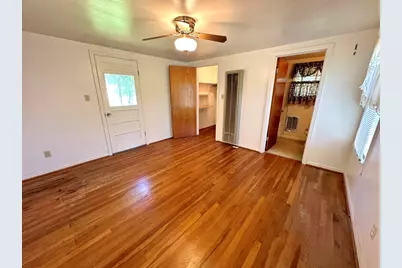 106 W Burbank St, Fredericksburg, TX 78624 - Photo 11