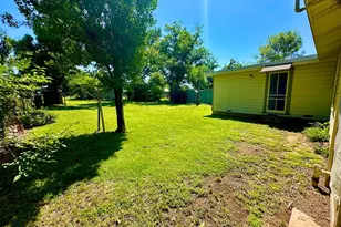 106 W Burbank St, Fredericksburg, TX 78624 - Photo 15