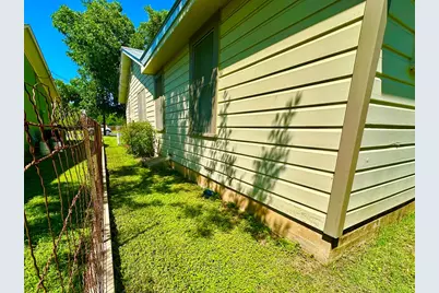 106 W Burbank St, Fredericksburg, TX 78624 - Photo 17