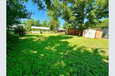 106 W Burbank St, Fredericksburg, TX 78624 - Photo 19