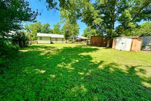 106 W Burbank St, Fredericksburg, TX 78624 - Photo 19