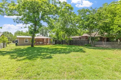 812 W Austin St, Fredericksburg, TX 78624 - Photo 27