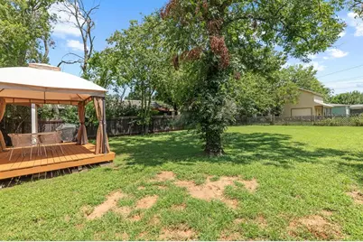 812 W Austin St, Fredericksburg, TX 78624 - Photo 29