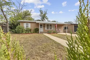 812 W Austin St, Fredericksburg, TX 78624 - Photo 33