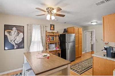 812 W Austin St, Fredericksburg, TX 78624 - Photo 9
