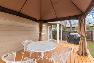 812 W Austin St, Fredericksburg, TX 78624 - Photo 5