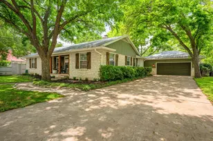 506 N Lincoln, Fredericksburg, TX 78624 - Photo 3