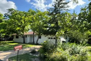 109 Glenwood Dr, Fredericksburg, TX 78624 - Photo 3