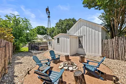 410 E Schubert St, Fredericksburg, TX 78624 - Photo 15