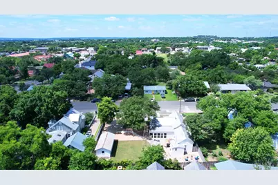 410 E Schubert St, Fredericksburg, TX 78624 - Photo 17