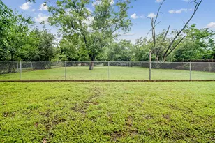 311 W Austin St, Fredericksburg, TX 78624 - Photo 23