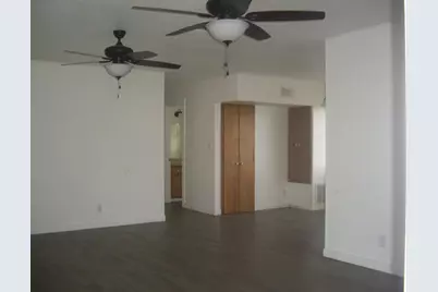 448 E Walnut St, Fredericksburg, TX 78624 - Photo 3