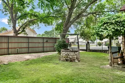516 W San Antonio St, Fredericksburg, TX 78624 - Photo 37