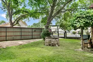 516 W San Antonio St, Fredericksburg, TX 78624 - Photo 37