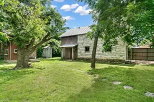 516 W San Antonio St, Fredericksburg, TX 78624 - Photo 35