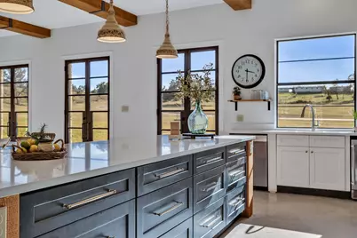 130 S Overlook Dr, Fredericksburg, TX 78624 - Photo 9