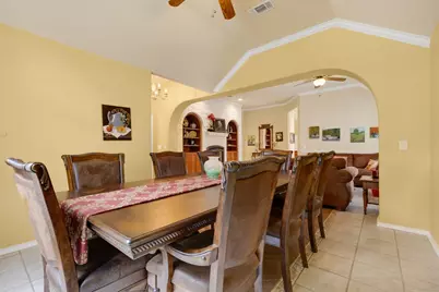 211 E Creekview Dr, Fredericksburg, TX 78624 - Photo 9