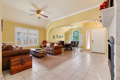 211 E Creekview Dr, Fredericksburg, TX 78624 - Photo 11