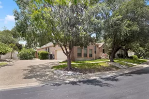 211 E Creekview Dr, Fredericksburg, TX 78624 - Photo 7