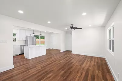 614 S Columbus, Fredericksburg, TX 78624 - Photo 5