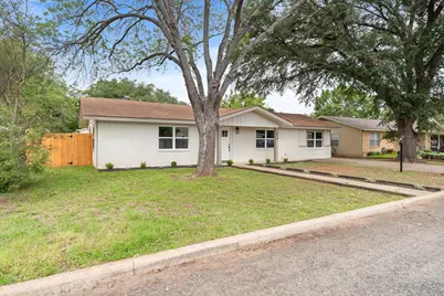 614 S Columbus, Fredericksburg, TX 78624 - Photo 3