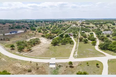 1783 Axis Circle, Fredericksburg, TX 78624 - Photo 5