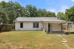 106 W Mulberry St, Fredericksburg, TX 78624 - Photo 31