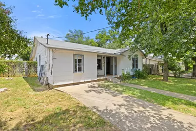 106 W Mulberry St, Fredericksburg, TX 78624 - Photo 3