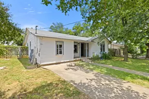 106 W Mulberry St, Fredericksburg, TX 78624 - Photo 3