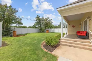 1203 N Milam St, Fredericksburg, TX 78624 - Photo 5